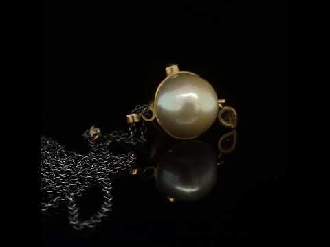Video of Josephine Bergsøe's 18k 24k Yellow Gold South Sea Pearl Diamond Necklace. Available on DESIGNYARD.com and in our Contemporary Jewellery Shop Dublin, Ireland Free Worldwide Shipping with DHL.