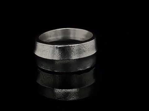 Video of Erik Urbschat Contemporary Fine Silver Ridge Ring II. Available on DESIGNYARD.com and in our Jewelry Store Dublin, Ireland.
