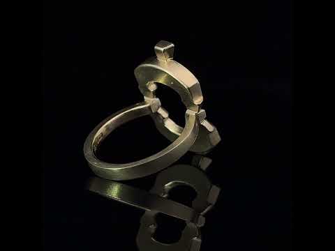 Video of Síne Vasquez's Contemporary 14k Yellow Gold Dwell Diamond Shield Ring. Available on DESIGNYARD.com and in our Jewellery Shop Dublin, Ireland. Free Worldwide Shipping with DHL.
