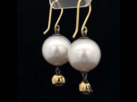 Video of Sam Lafford's 18k Yellow Gold Oxi South Sea Pearl & Blue Zircon Earrings. Available on DESIGNYARD.com and in our Contemporary Jewellery Gallery Dublin, Ireland. Free Worldwide Shipping.