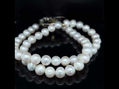 Video of Friederike Grace's Contemporary Sterling Silver 18k Yellow Gold Blue Topaz Pearl Necklace. Available on DESIGNYARD.com and in our Jewelry Store Dublin, Ireland.