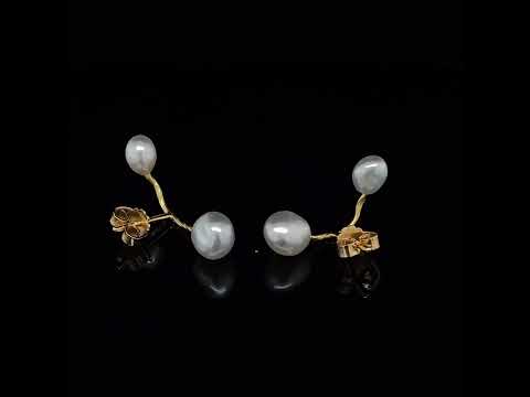 Video of Josephine Bergsøe's Contemporary 18k Yellow Gold Keshi Pearl Seafire Earrings. Available on DESIGNYARD.com and in our Jewellery Shop Dublin, Ireland. Free Worldwide Shipping with DHL.