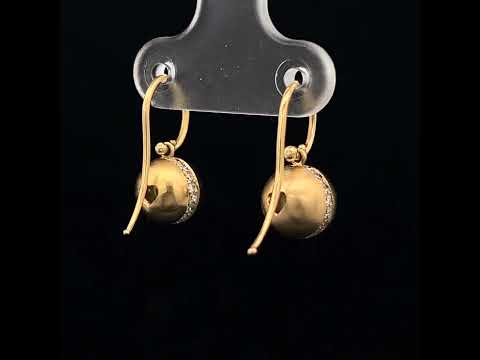 Video of Sam Lafford's 18k Yellow Gold An Grá I Diamond Earrings. Available on DESIGNYARD.com and in our Contemporary Jewellery Shop Dublin, Ireland. Free Worldwide Shipping with DHL.