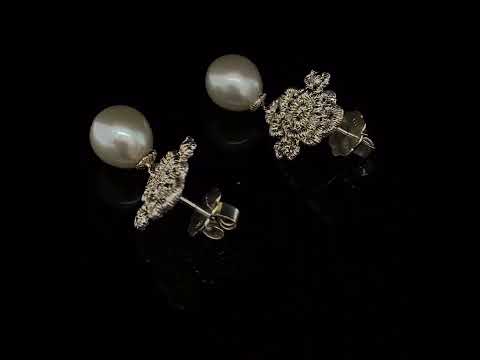 Video of Brigitte Adolph's Sterling Silver Mona Lisa Pearl Drop Statement Earrings. Available on DESIGNYARD.com #1 for Contemporary Jewellery Dublin, Ireland. Free Worldwide Shipping with DHL.