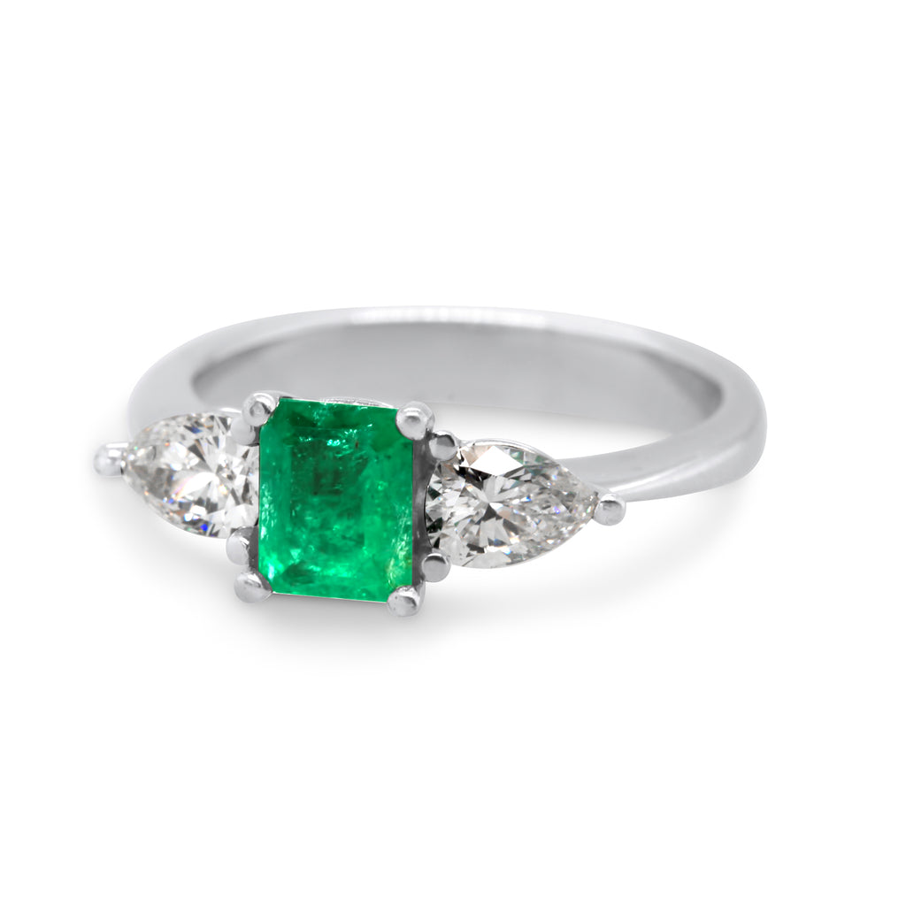 DesignYard - 18k White Gold Emerald Diamond Ring - DESIGNYARD, Dublin Ireland.