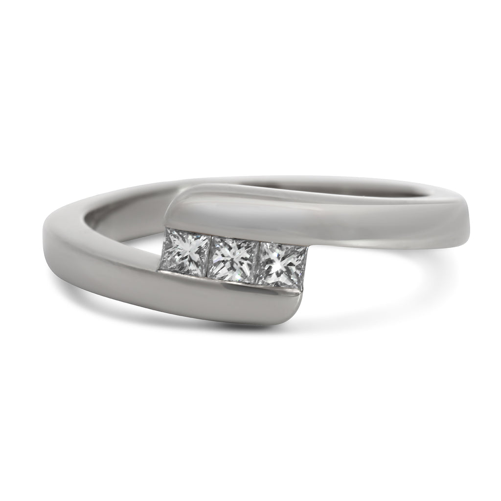 DesignYard - 18k White Gold Princess Diamond Engagement Ring - DESIGNYARD, Dublin Ireland.