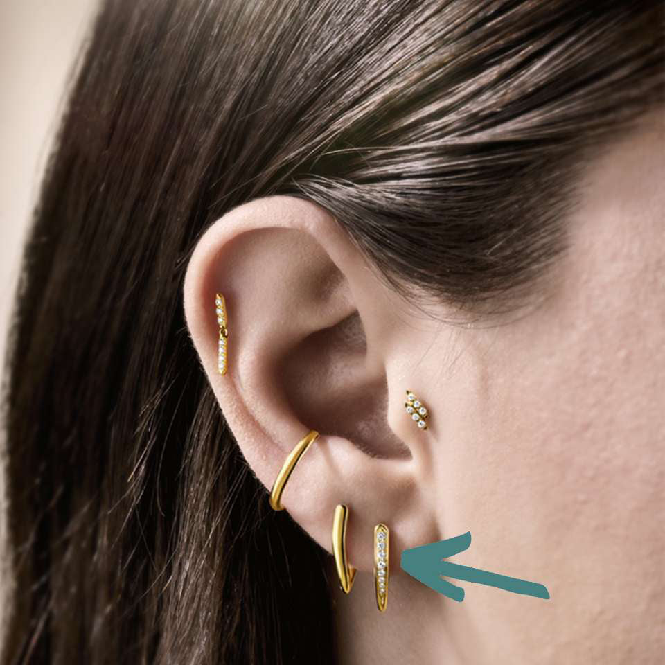 DesignYard - 18k Yellow Gold Diamond V Single Huggie Earring - DESIGNYARD, Dublin Ireland.