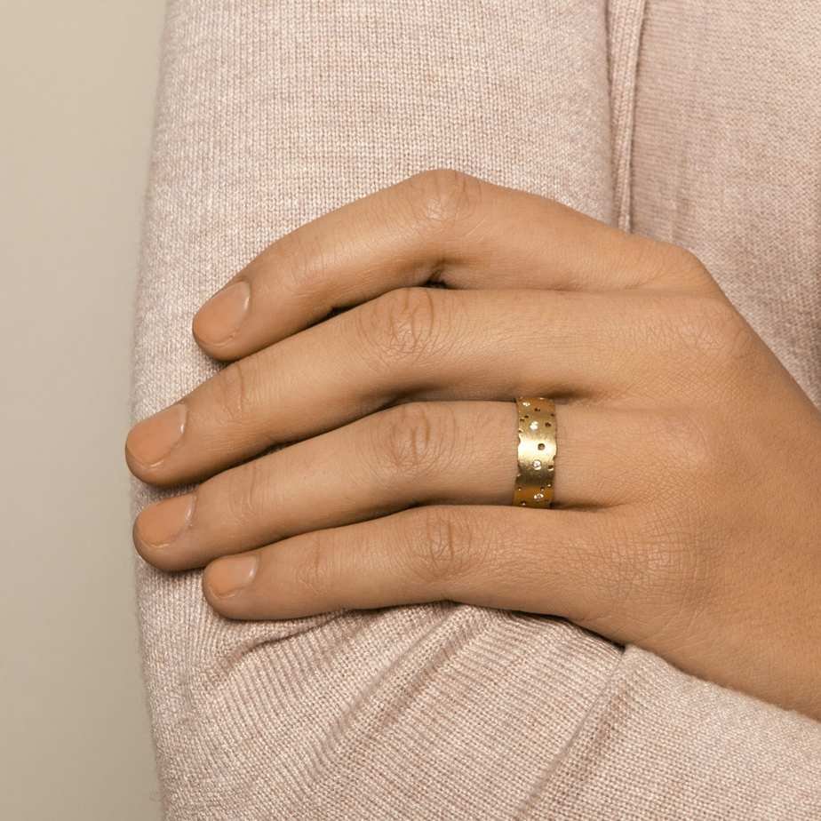 Kate Smith - 18k Yellow Gold 10 Scattered Diamond Ring - DESIGNYARD, Dublin Ireland.