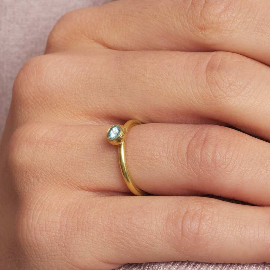 Aquamarine Gum Nut solitaire by Shimara Carlow at designyard contemporary jewellery dublin ireland bridal jewellery