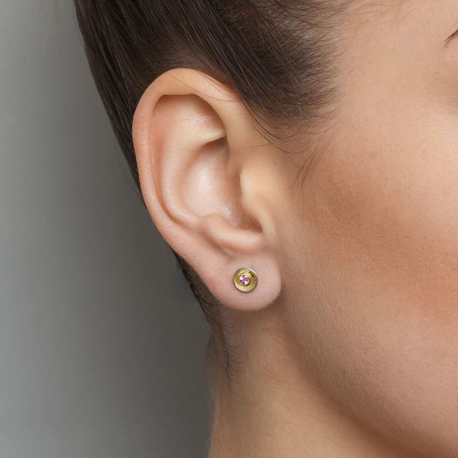 Shimara Carlow - 18k Yellow Gold Pink Sapphire Daisy Stud Earrings - DESIGNYARD, Dublin Ireland.