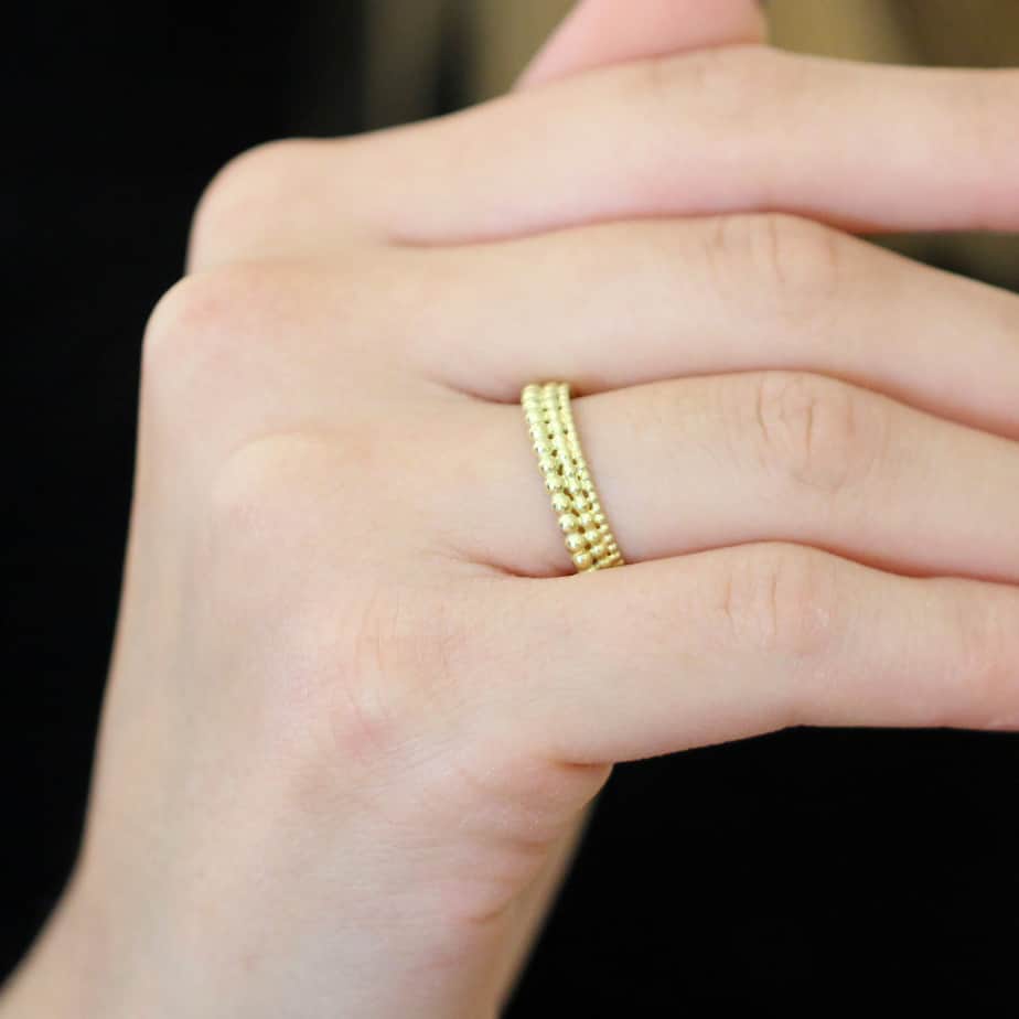 Shop 14k White Gold Zirconia Wedding Ring Bright Core 6 mm | GLAMIRA Ireland