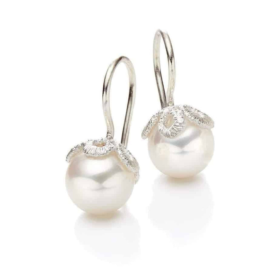 Silver Frau Luna pearl earrings by Brigitte Adolf at designyard contemporary jewellery dublin ireland bridal jewellery