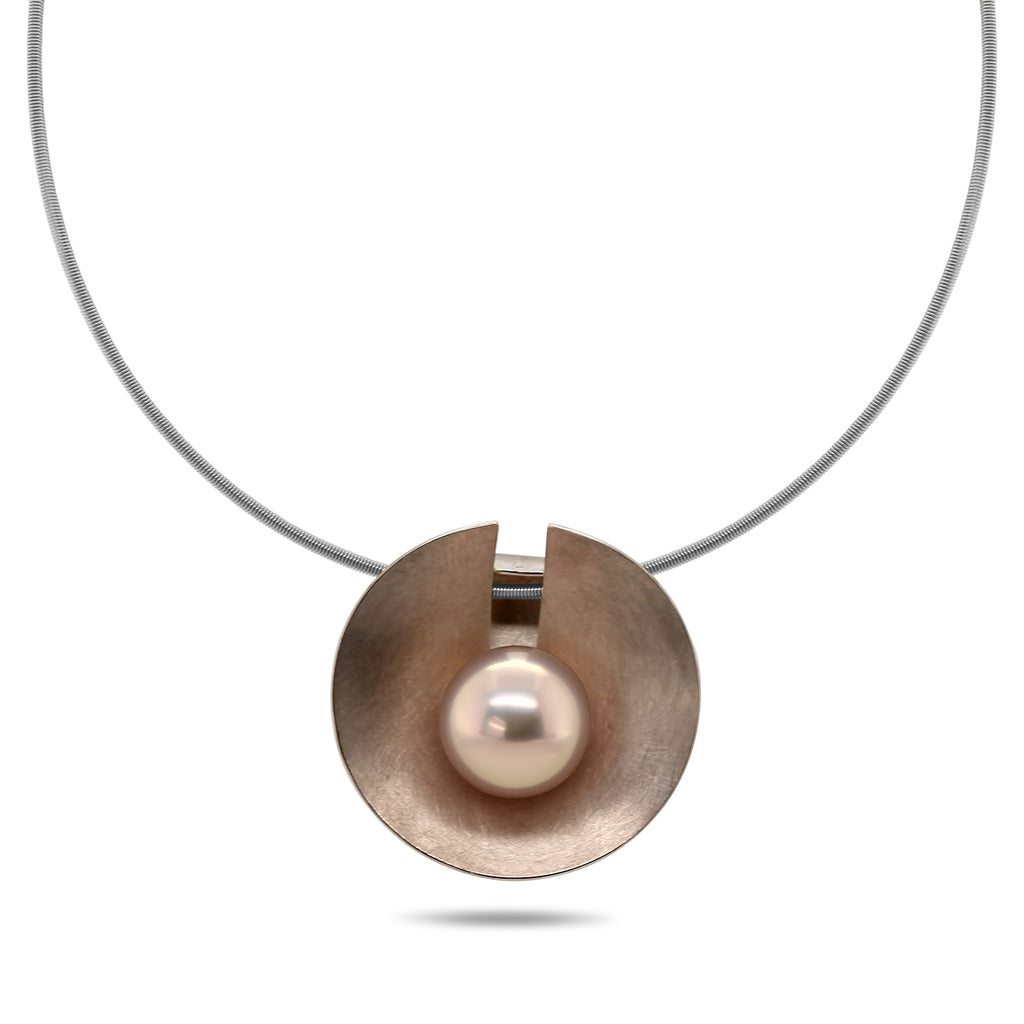 Photograph 1 of Cardillac's Contemporary 18k White Gold Limpet Pearl Statement Necklace. Available on DESIGNYARD.com and in our Jewellery Shop Dublin, Ireland. Free Worldwide Shipping with DHL.