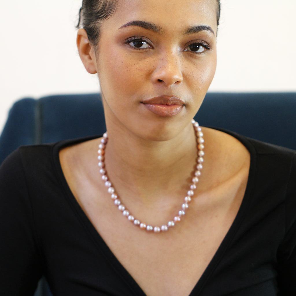 Cassie McCann hand made in Ireland Yellow Gold Dusty Pink Pearl Necklace - DESIGNYARD number 1 for contemporary jewellery Dublin Ireland.