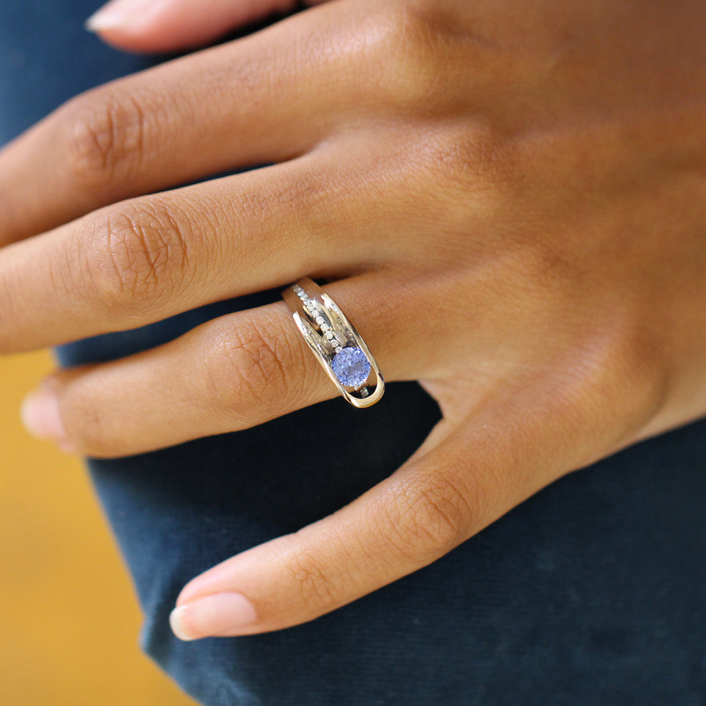 Da Capo - 18k White Gold Blue Sapphire Diamond Embrace Engagement Ring - DESIGNYARD, Dublin Ireland.