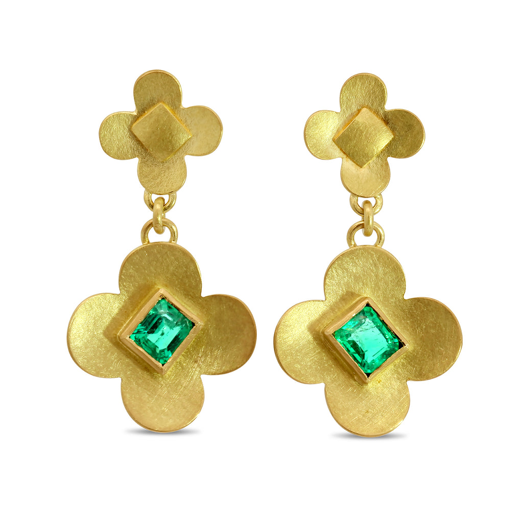 Jean Scott-Moncrieff - 18k Yellow Gold Quatrefoil Emerald Drop Earrings - DESIGNYARD, Dublin Ireland.