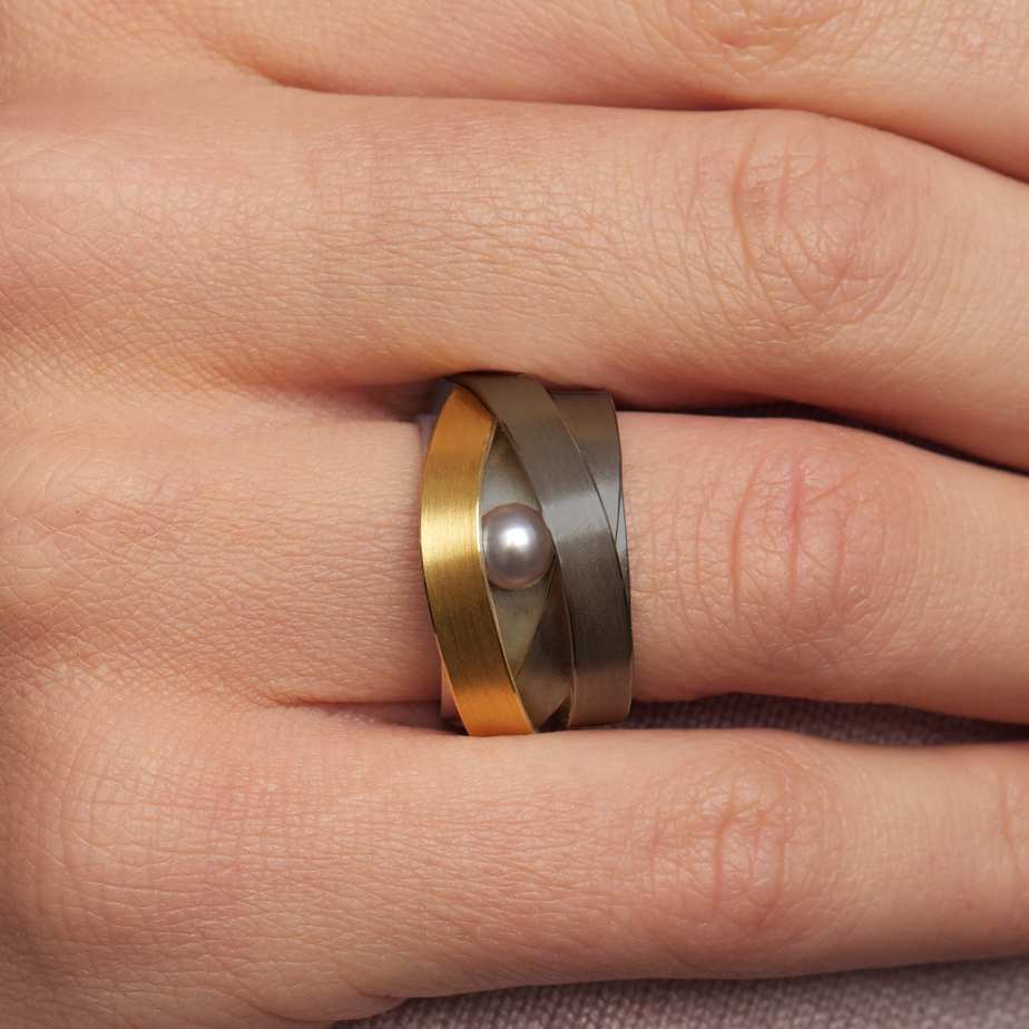 Manu - Sterling Silver Oxi 22k Yellow Gold Grey Pearl Ribbon Ring - DESIGNYARD, Dublin Ireland.