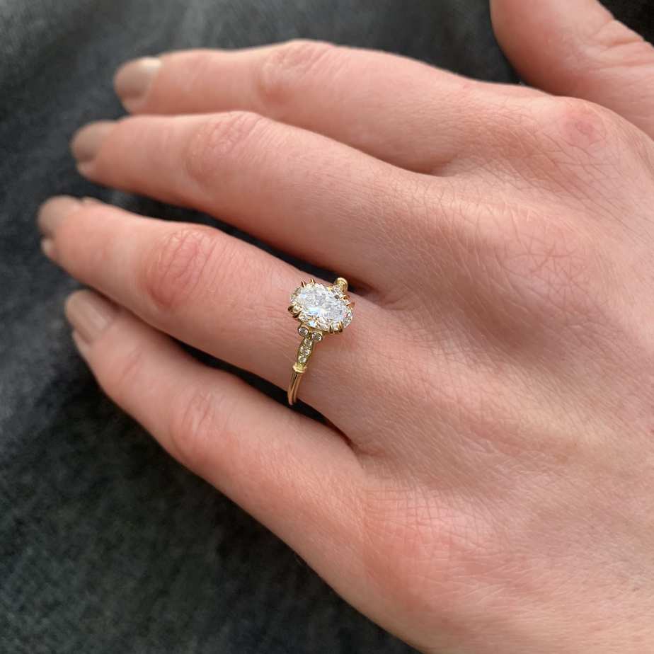 Engagement cheap ring oval