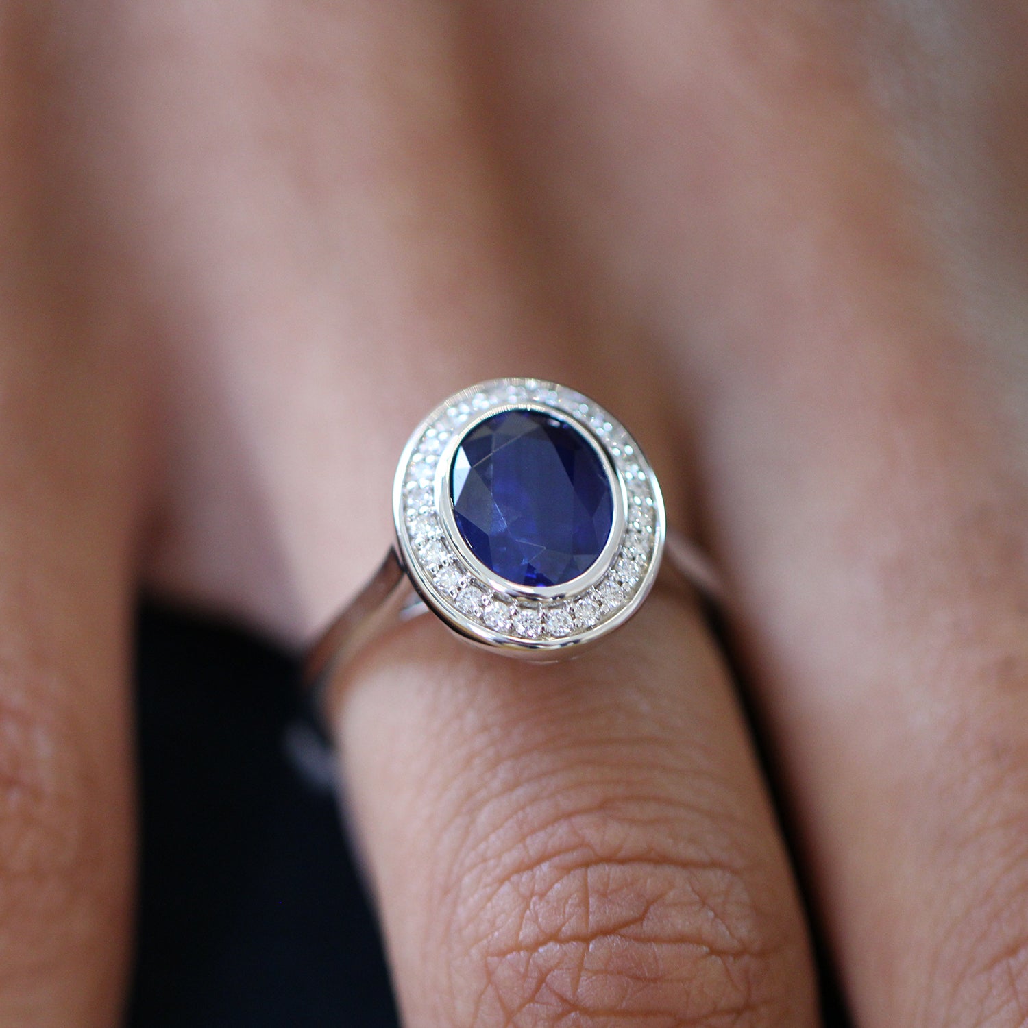 18k White Gold Blue Sapphire Diamond Ring