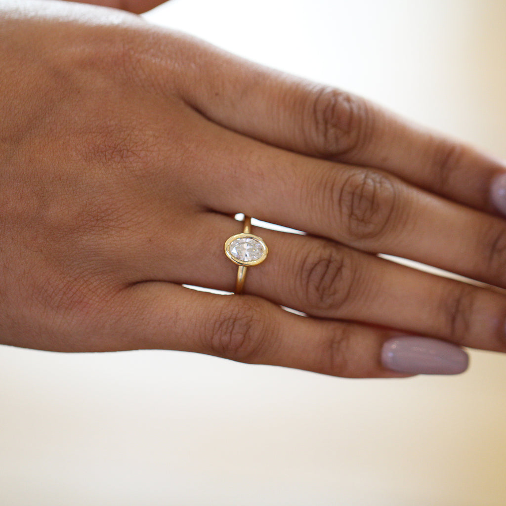 Ronan Campbell - 18k Yellow Gold Mēdēəm Bezəl Oval Diamond Ring 0.71ct GIA D SI1 - DESIGNYARD, Dublin Ireland.