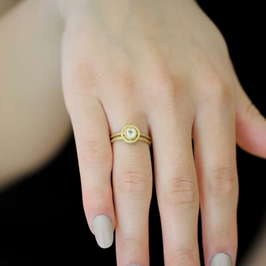 Shimell And Madden - 18k Yellow Gold Small Nova Light Green Sapphire Ring - DESIGNYARD, Dublin Ireland.
